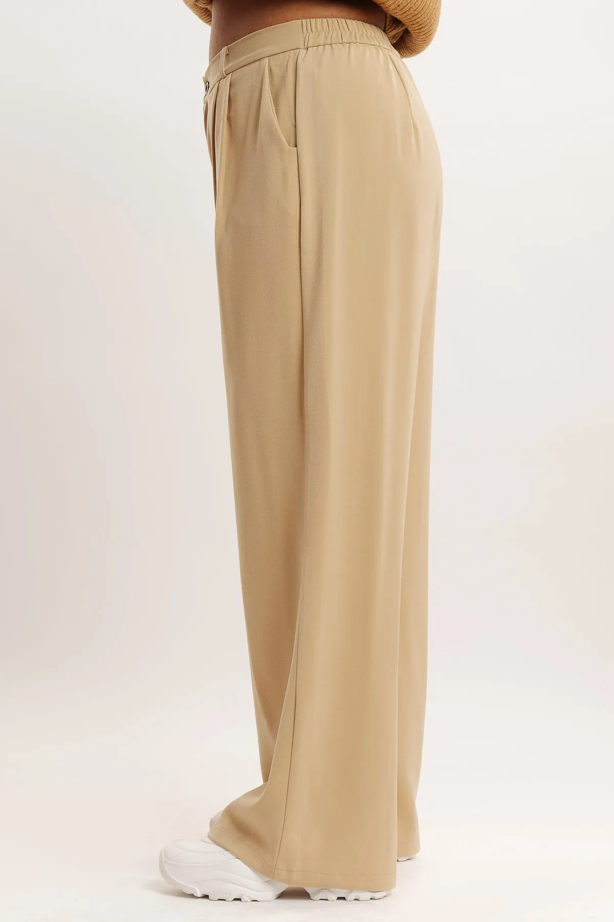 Cream Pleated Straight Fit Curve Korean Pant