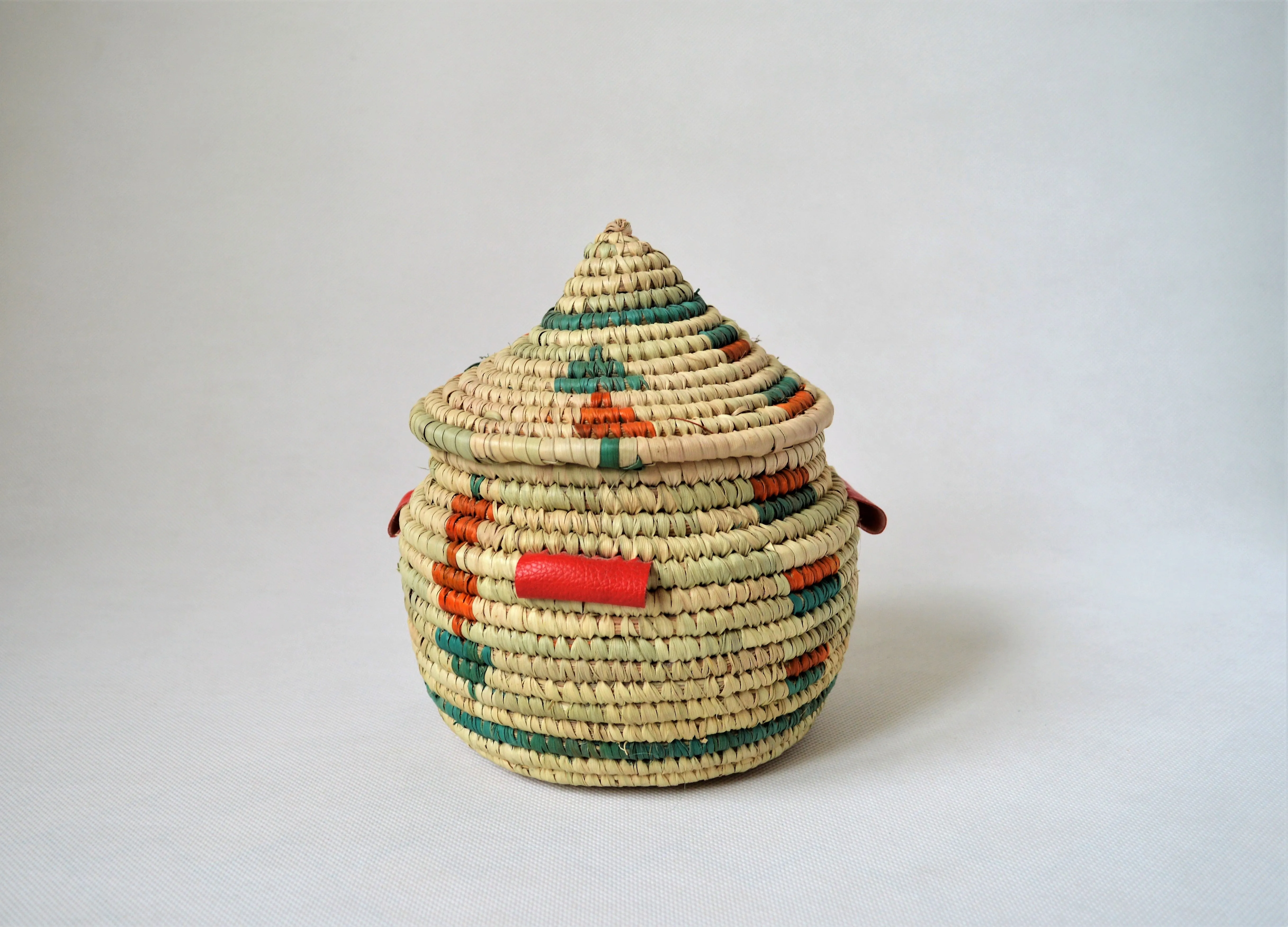 Moroccan-style basket with lid