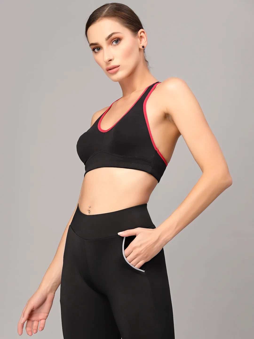 Style Quotient Women Black Solid Sports Bra